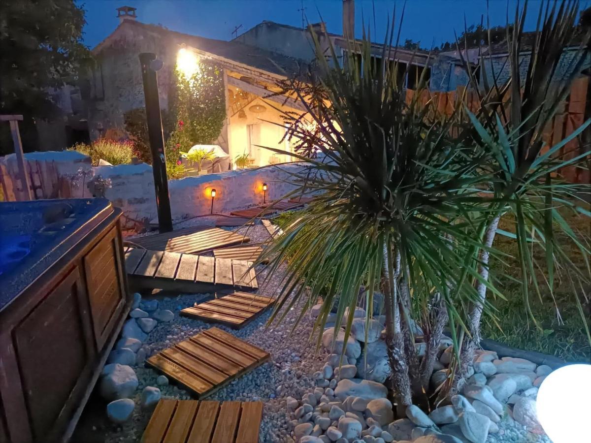 Gite 3 Etoiles Avec Spa, 2 Chambres Le Logis De Pearl Salles-sur-Mer Exterior foto