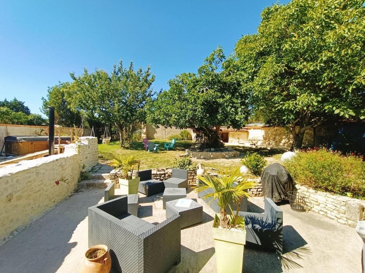 Gite 3 Etoiles Avec Spa, 2 Chambres Le Logis De Pearl Salles-sur-Mer Exterior foto